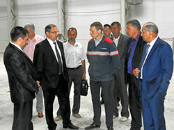 Министр промышленности РБ Дмитрий Степанович Катеринич на строящемся производстве высокоточного, высокопрочного чугунного литья